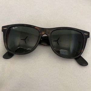 Ray Bans Sunglasses - Classic Wayfarer style